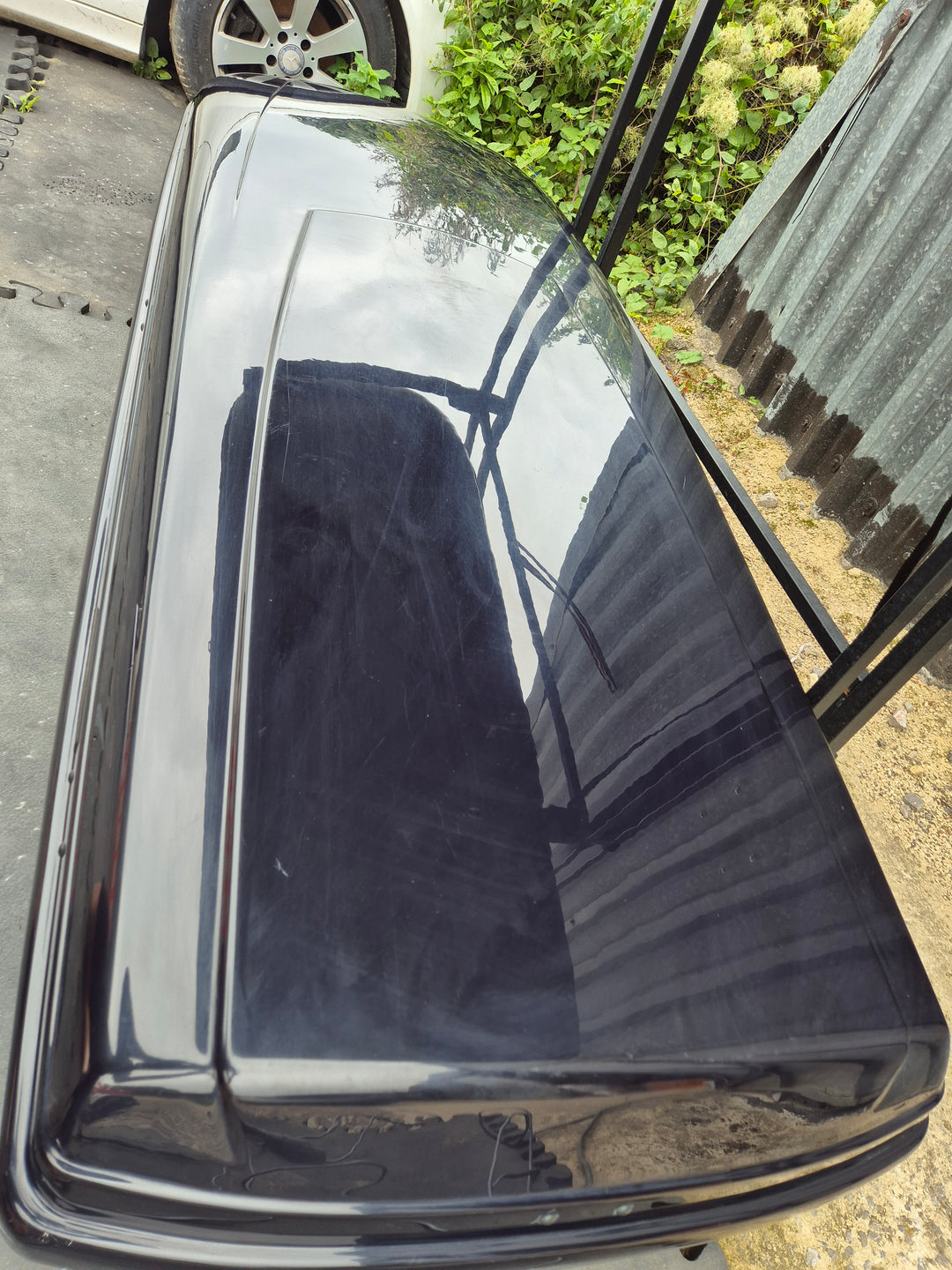 Porsche Branded low profile box - surface rust on fixings