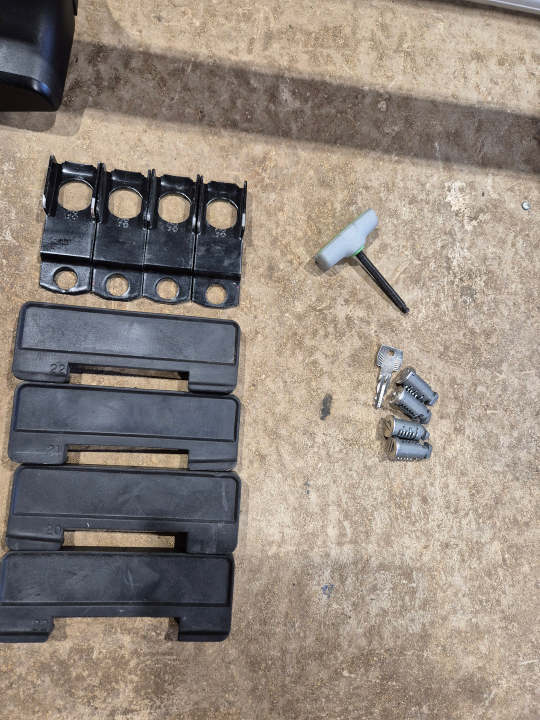 Roof Bar set for VOLKSWAGEN Bora 99-05 & Golf IV 98-04 (1051-FP4-A120)