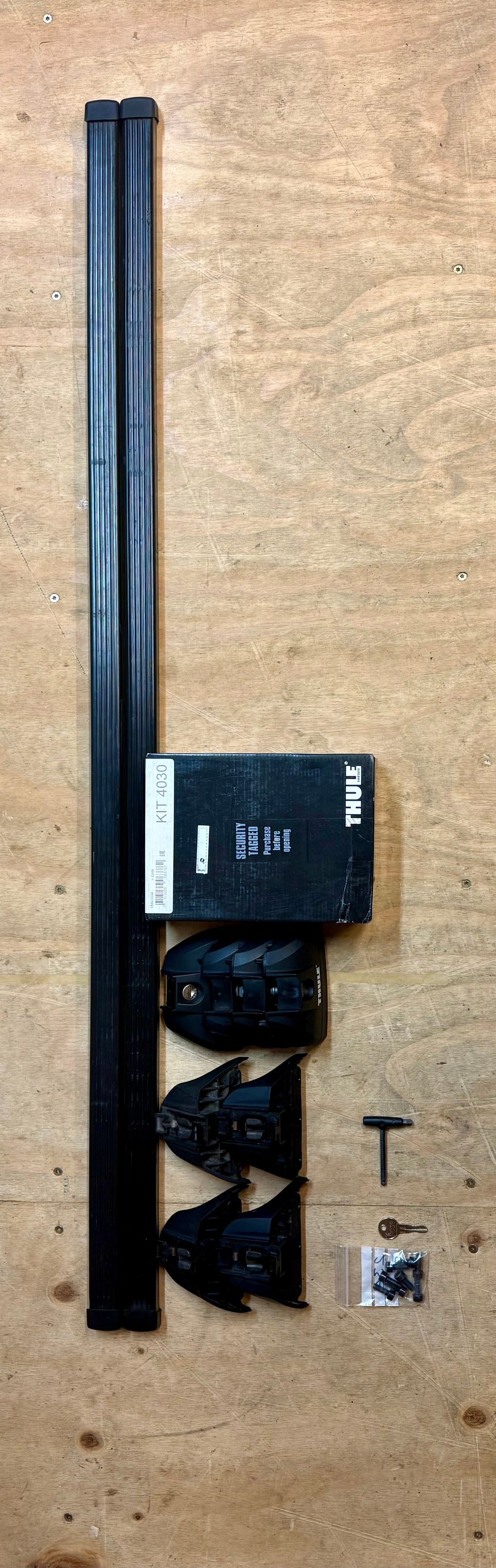 Thule square bar set for MITSUBISHI Outlander MK III 2013 - 21 ( Flush Rails)