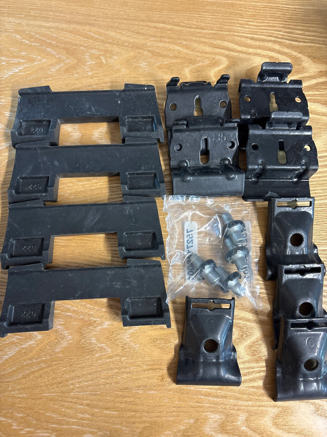 Thule 6028 Fitting Kit - VOLVO XC60 2017- & XC90 2015- ( Flush Rail) (Used)