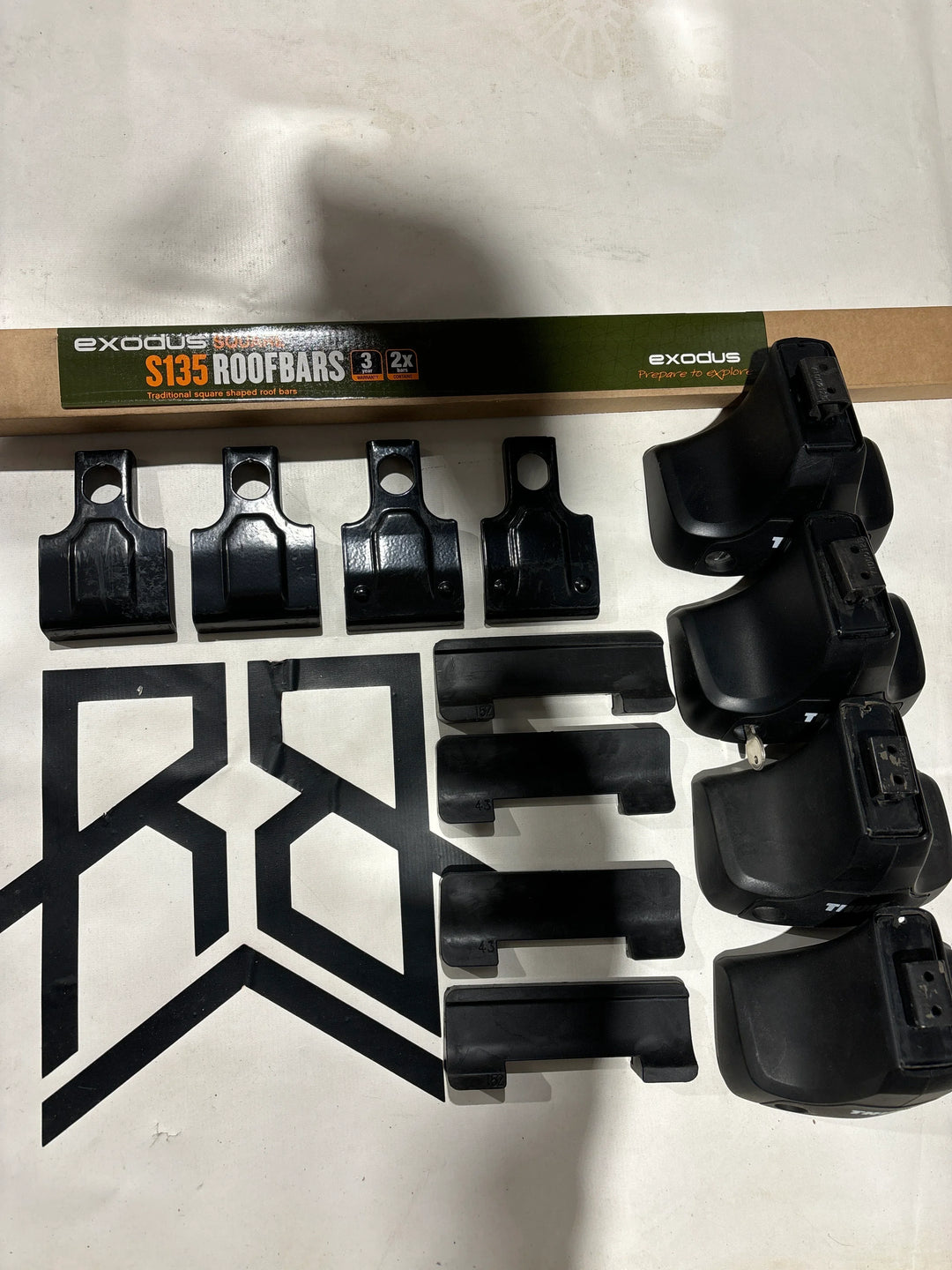Full roof bar set for Ford Fiesta 3-Dr, 03-08 (1322 Fitting Kit))