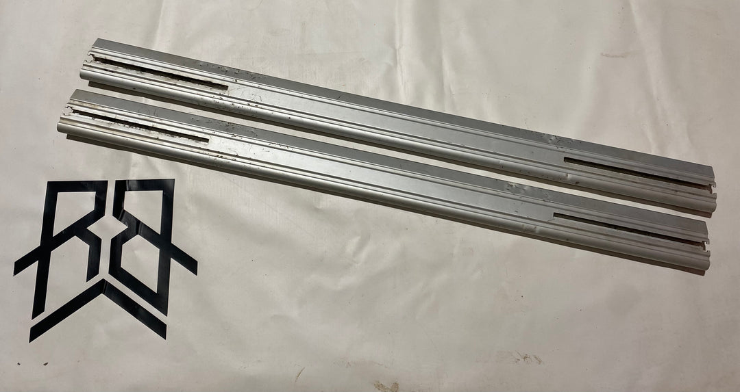 Thule 108cm Wingbars - Damaged