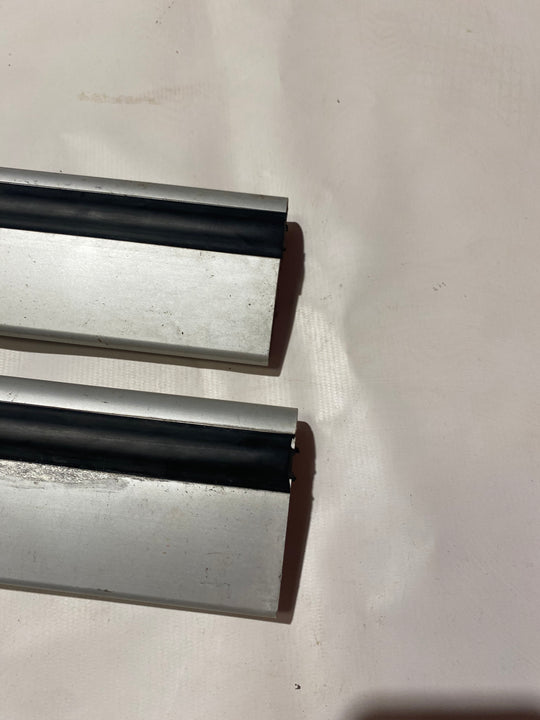 Thule 108cm Wingbars - Heavily Damaged