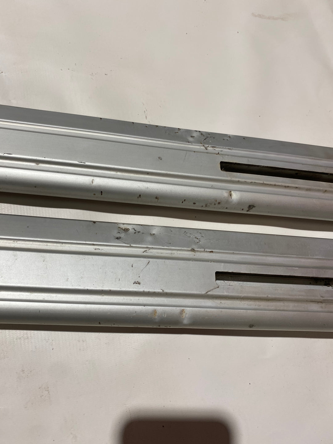 Thule 108cm Wingbars - Damaged