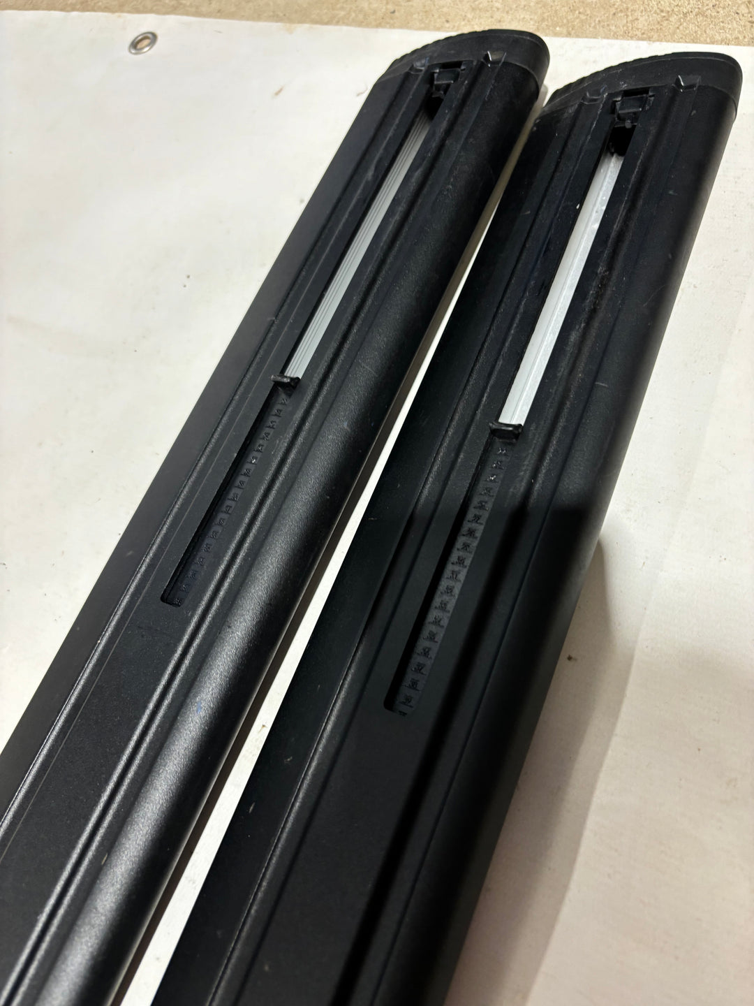 Thule Wingbar Black 135cm