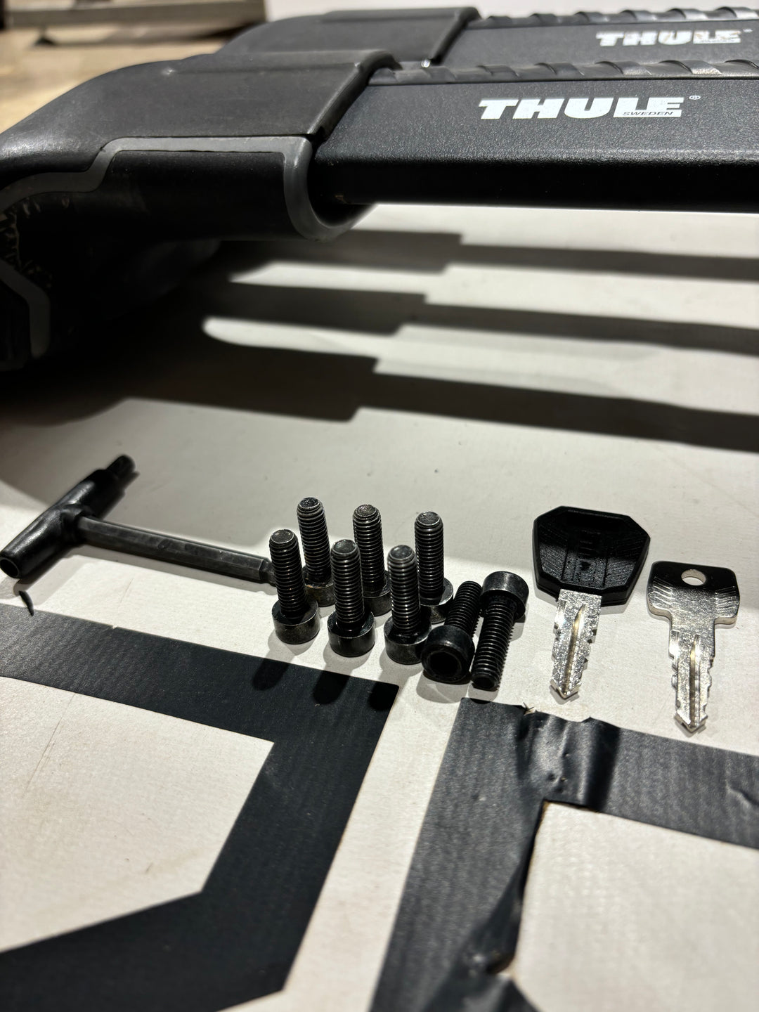 Thule 9591B & 4025 Roof Bar set for VAUXHALL Astra Sports Tourer 10 - 15