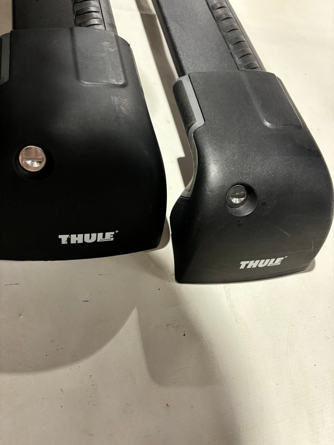 Thule 9591B & 4025 Roof Bar set for VAUXHALL Astra Sports Tourer 10 - 15