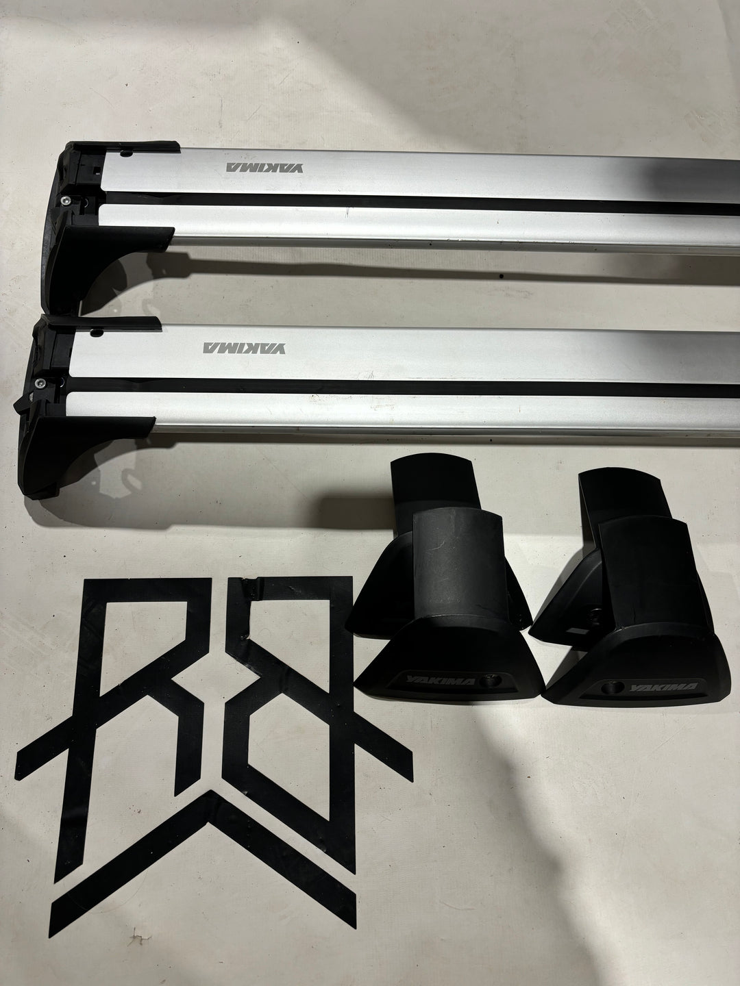 Roof Bar set for LAND ROVER Discovery MK 3 & 4 Yakima Whispbar S26Y/8178