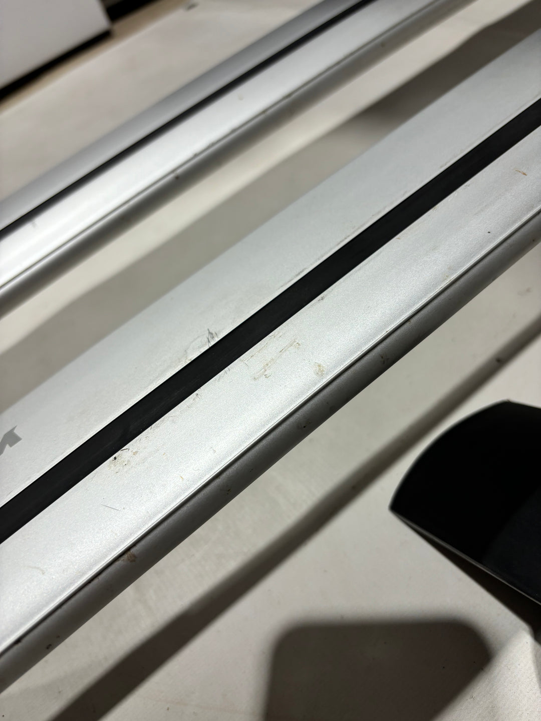 Roof Bar set for LAND ROVER Discovery MK 3 & 4 Yakima Whispbar S26Y/8178