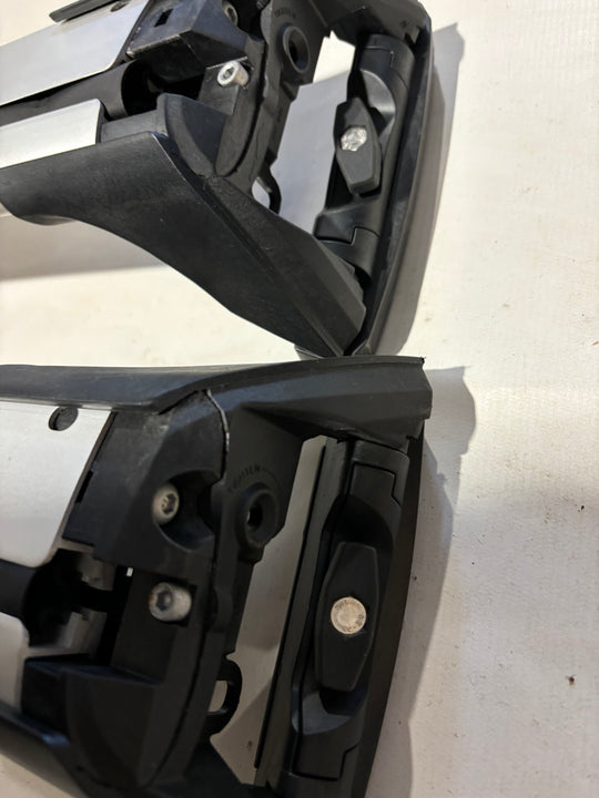 Roof Bar set for LAND ROVER Discovery MK 3 & 4 Yakima Whispbar S26Y/8178