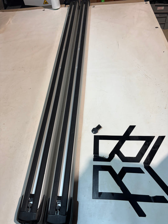 Thule 892 SlideBar Pair ( 144cm)