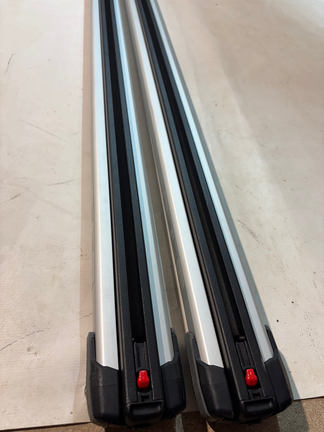 Thule 892 SlideBar Pair ( 144cm)