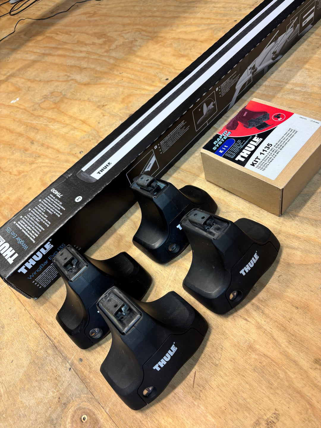 Thule Roof Bar Set for TOYOTA Estima 5dr MPV 1990-1999 (with twin moon roof) (711400 - 754 - 1135)