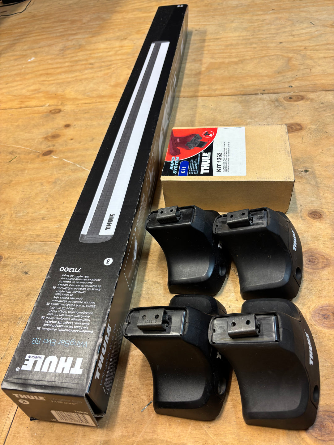 Thule Roof Bar Set for VOLKSWAGEN Polo 4dr Saloon 2002-2009 - Normal Roof (711200-754-1262)