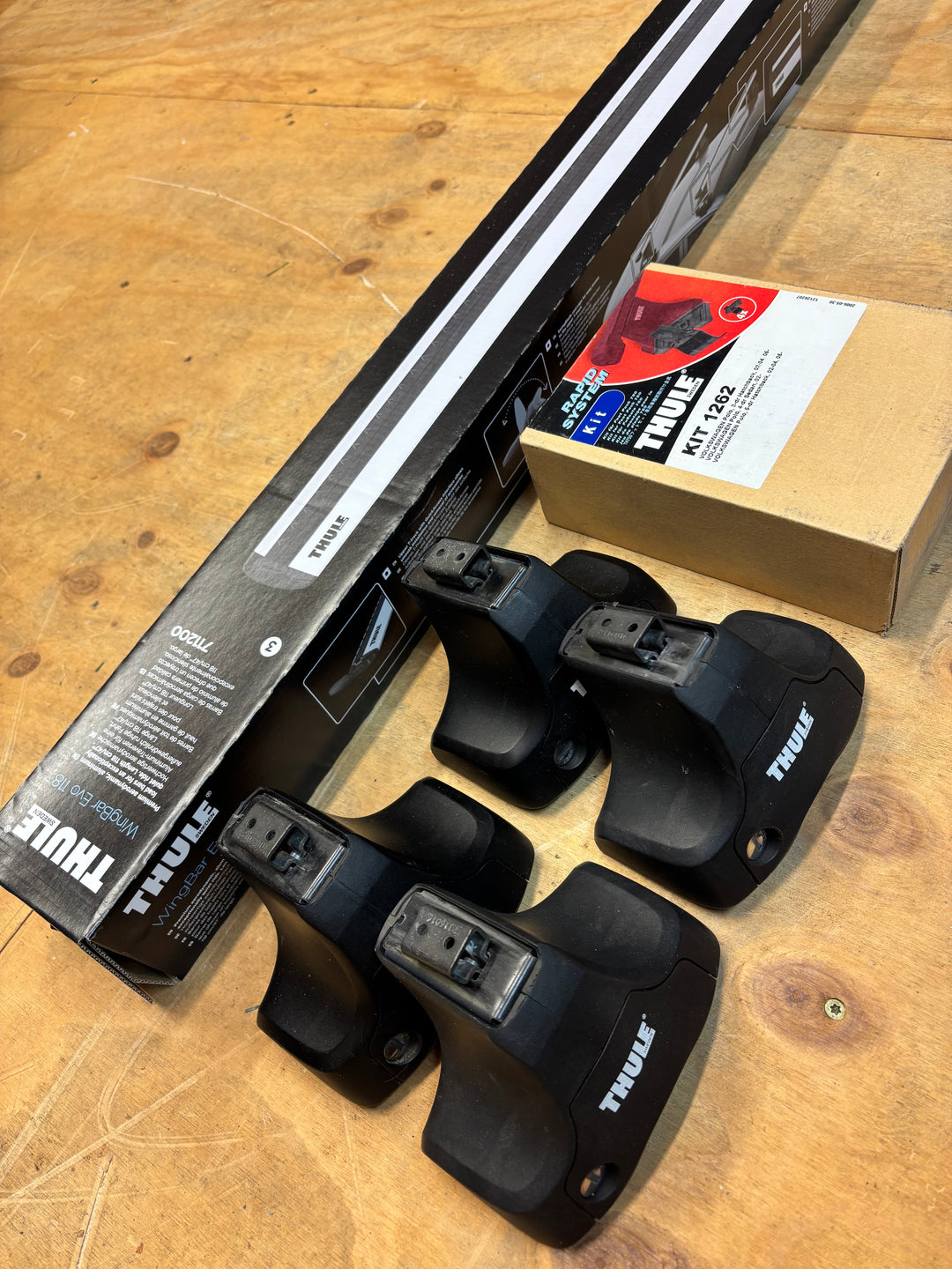 Thule Roof Bar Set for VOLKSWAGEN Polo 4dr Saloon 2002-2009 - Normal Roof (711200-754-1262)