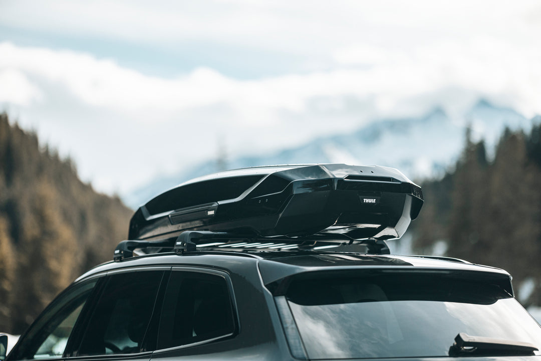 Thule WingBar Edge roof bars shown on a vehicle - photograph D07885