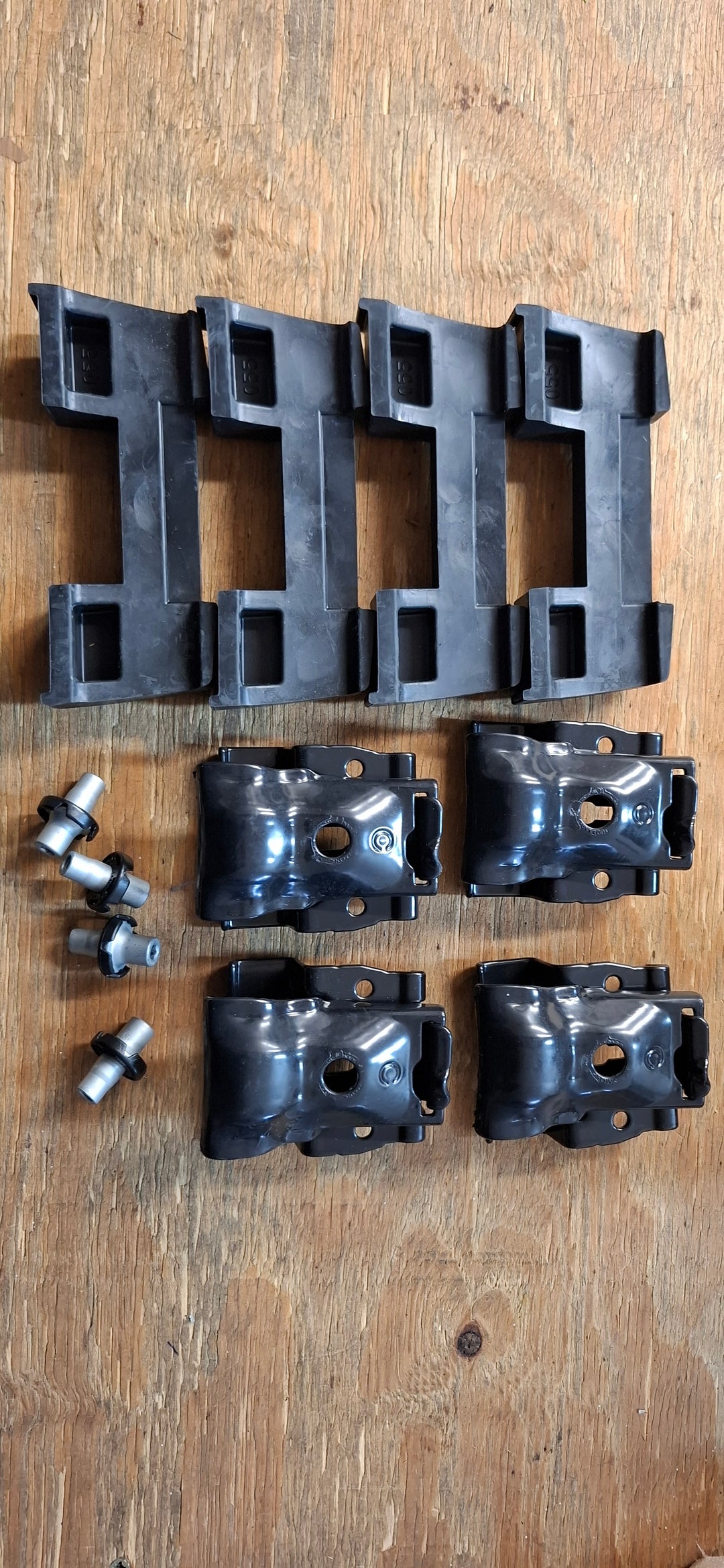 Thule 6208 Fitting Kit - KIA EV3 5-dr SUV 2025 onwards (Flush Rail) (186208)-Used
