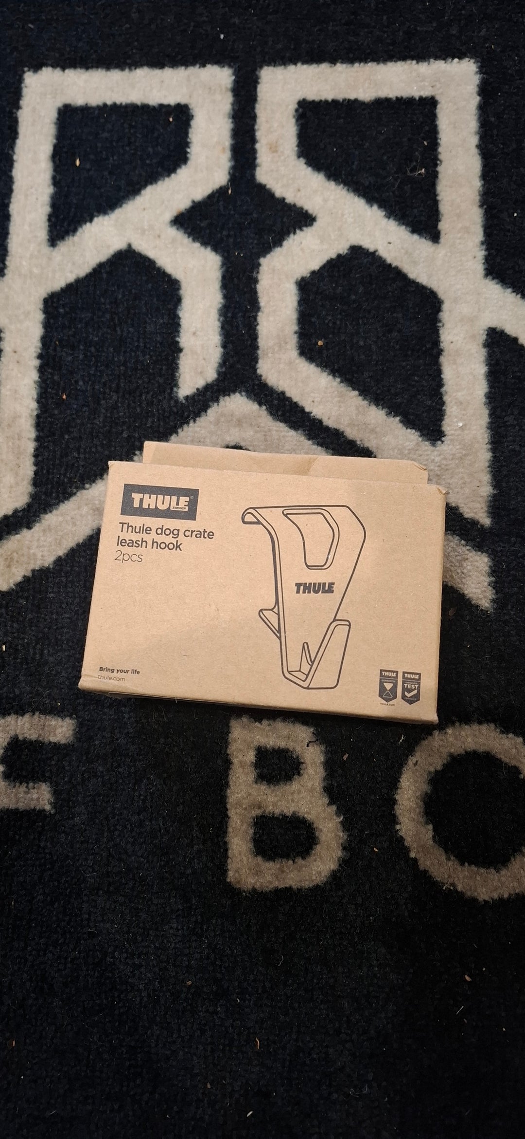 Thule dog crate leash hook x2
