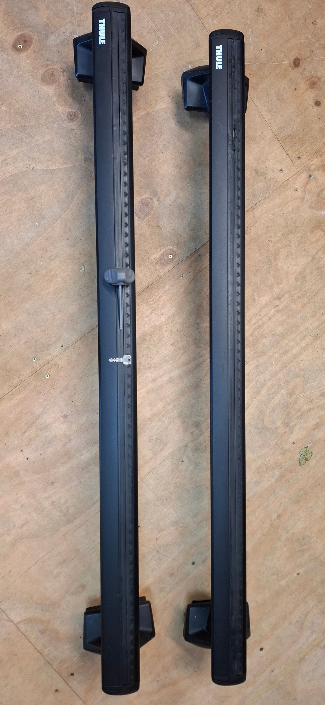 Thule Roof Bar Set for LAND ROVER Discovery Sport 5-dr SUV 2015 onwards - Normal Roof (Wingbar Evo - Black) (Used)
