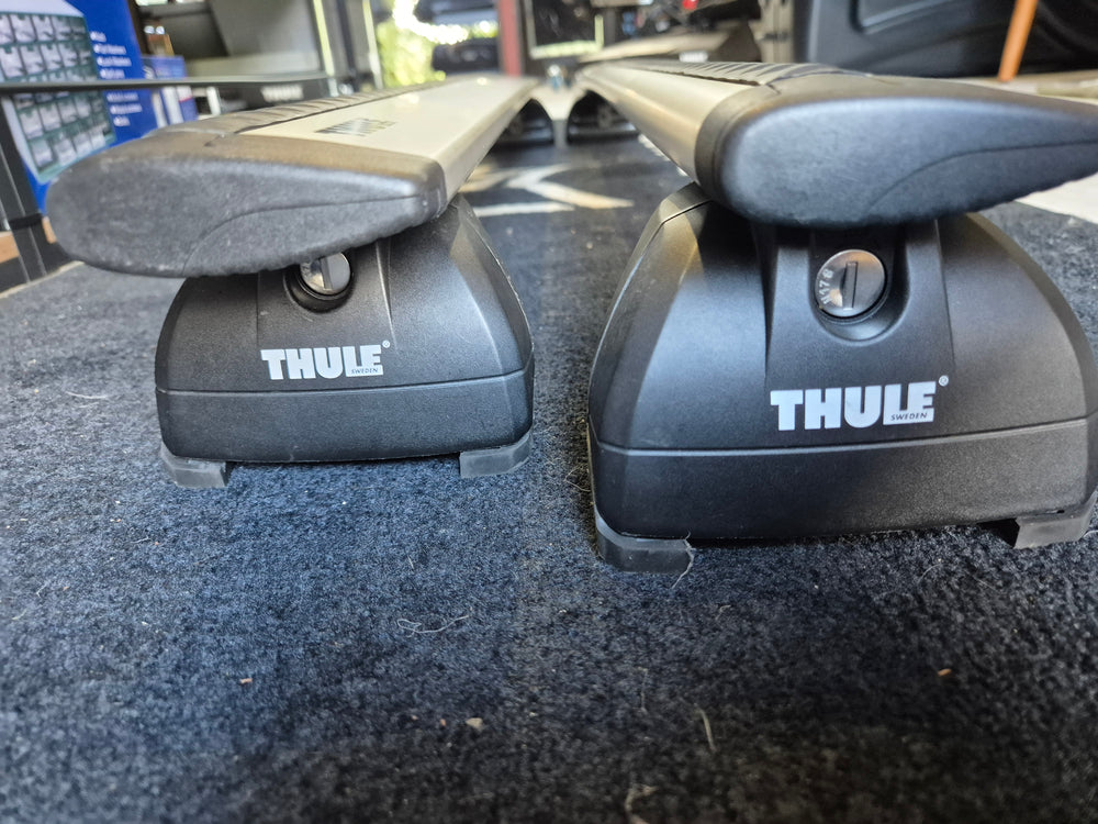 BMW iX2 & iX3 Thule wingbar roof bars