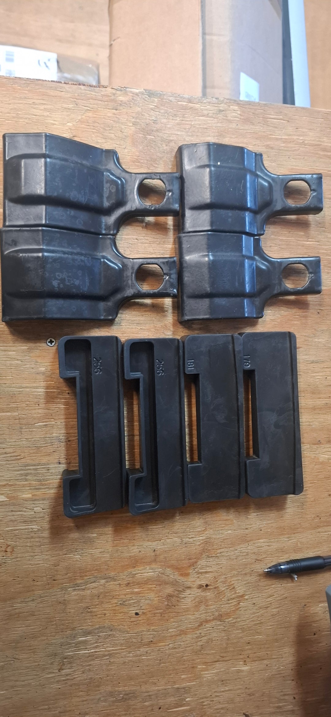 Thule 1671 fitting kit Ford Kuga 08 to 12 normal roof-used