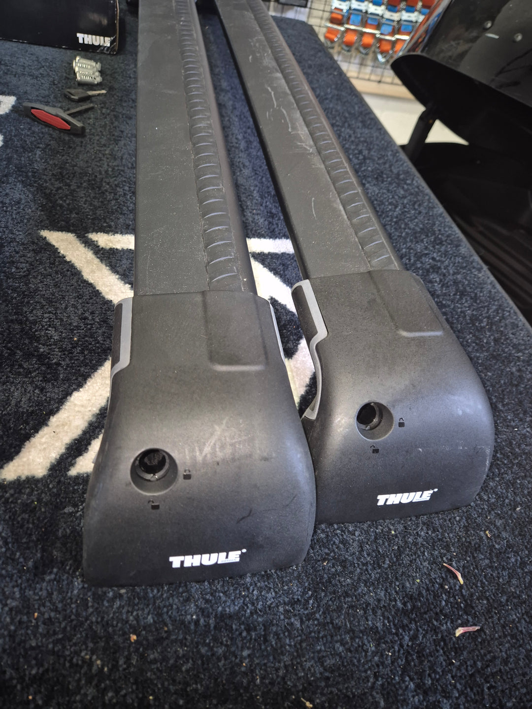 Thule Wingbar Edge Black set for VW Golf Estate 2013 onward Used