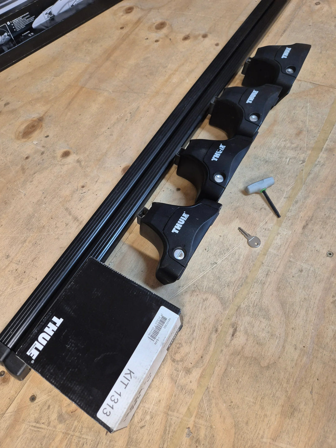 Thule Roof Bars for PEUGEOT 807 02 - 2010 - Normal roof ( 1313 - 754 - 7124)