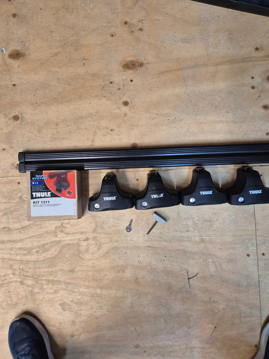 Thule Roof Bars for Renault Laguna Mk II 01 - 07 - Flat Roof (1311 - 754 - 761)