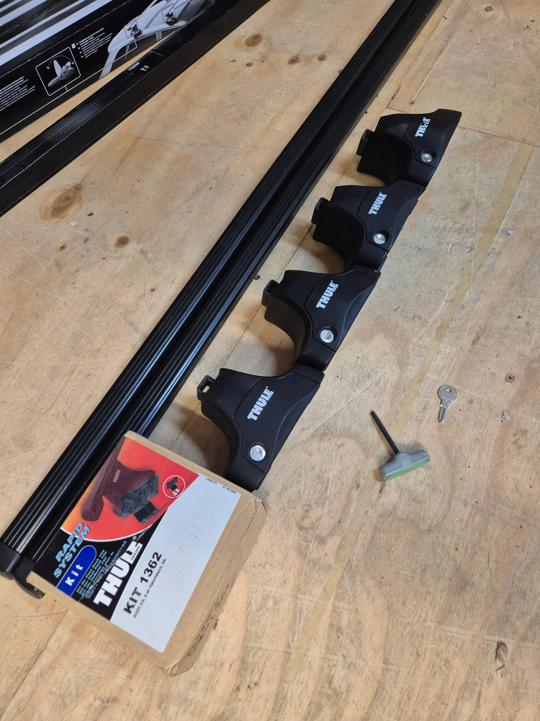 Thule Roof bar set for AUDI A3 Hatch 04 - 2012 Flat roof ( 1362 - 754 - 769)