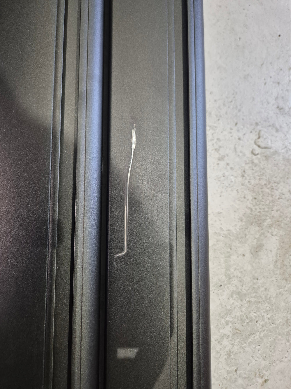 Thule 961B wingbar 118cm Black