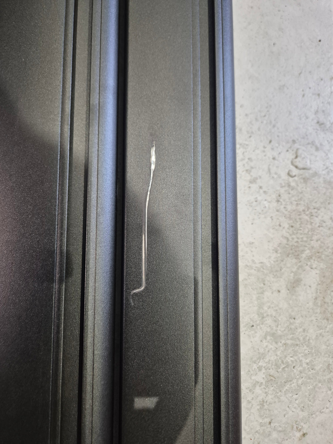 Thule 961B wingbar 118cm Black