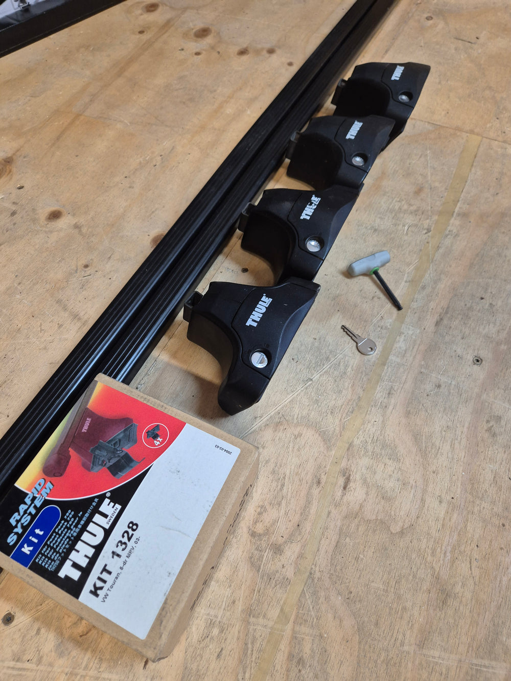 Thule Roof Bars for VW Passat 97 - 2000 Saloon (7122 - 754 - 1035)