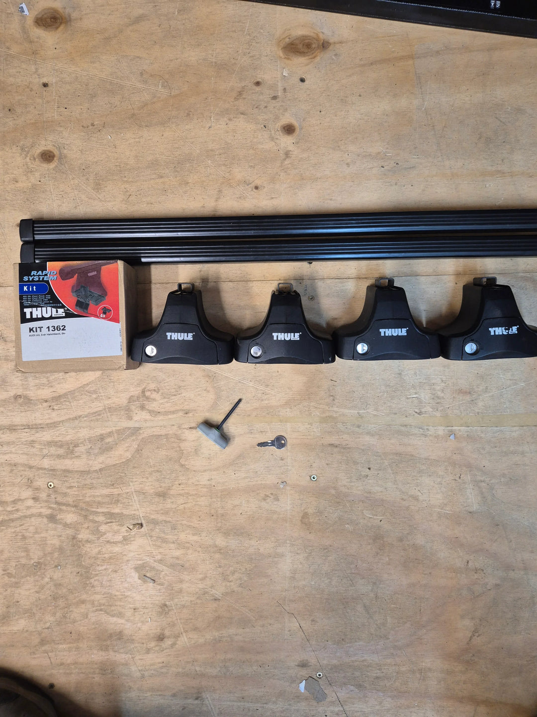 Thule Roof bar set for AUDI A3 Hatch 04 - 2012 Flat roof ( 1362 - 754 - 769)
