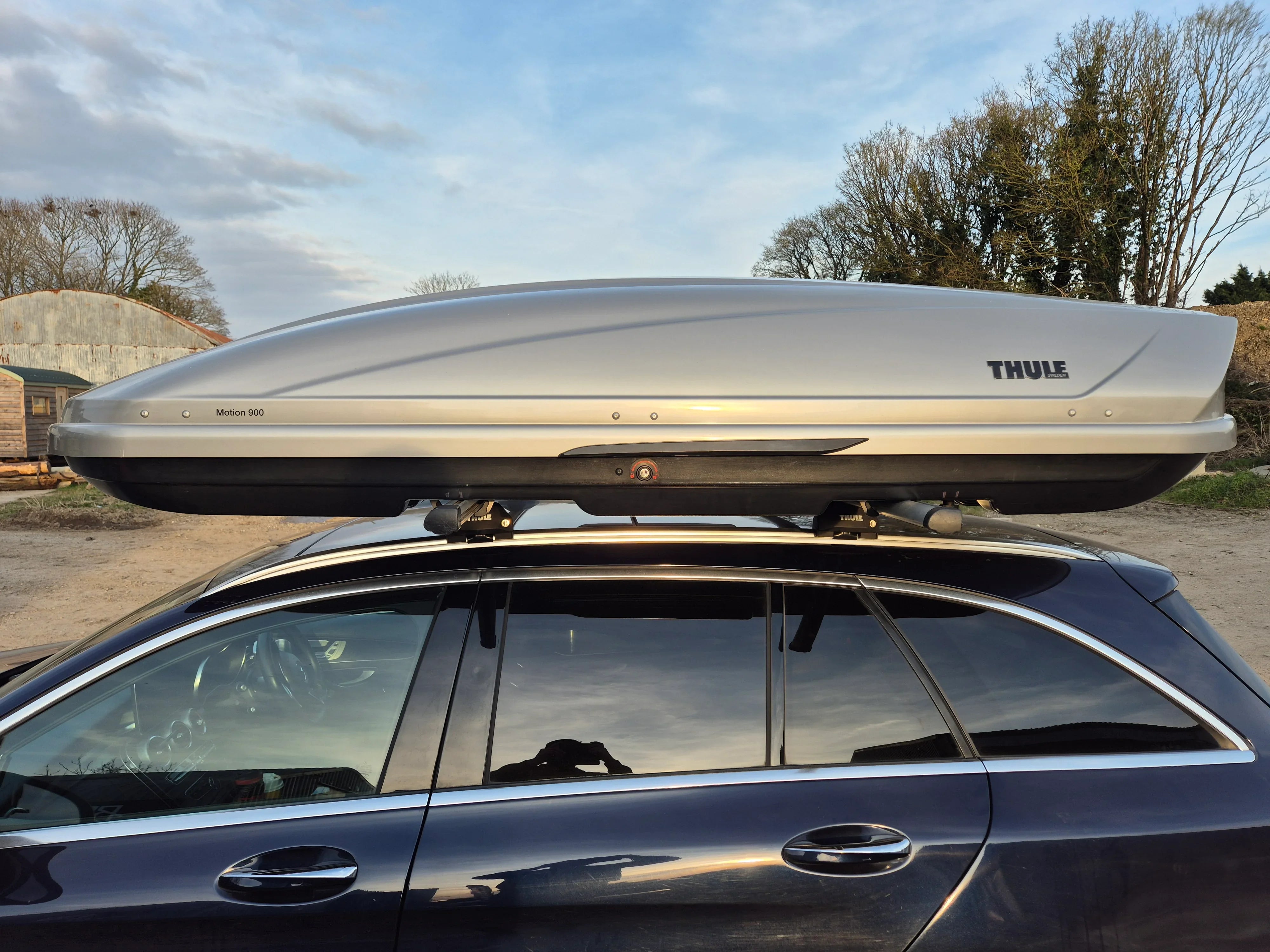 Thule Motion 900 / XXL – Roof Boxed