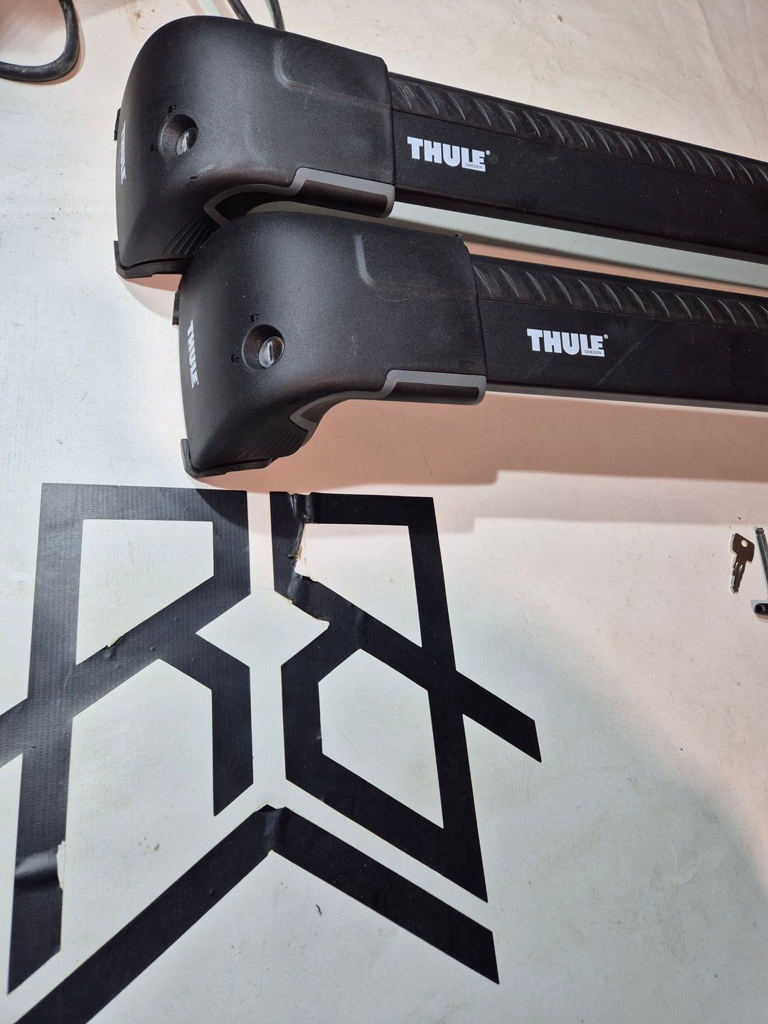 Thule 9592B & 4023, Wingbar Edge Black set for BMW 3-Series Touring, 12-23