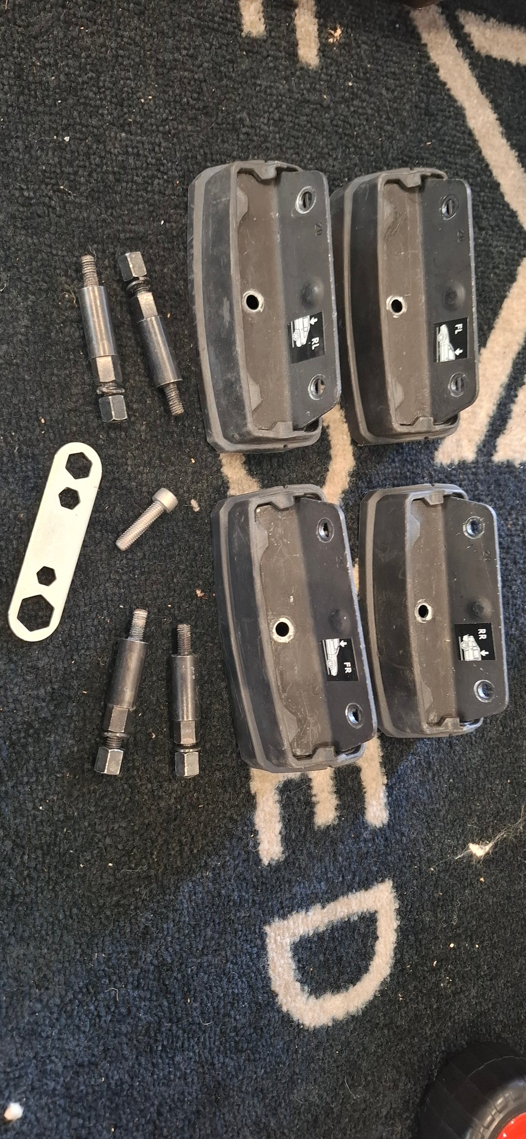 Thule 3104 Fitting Kit - PEUGEOT 5008, 5-dr MPV, 09– used