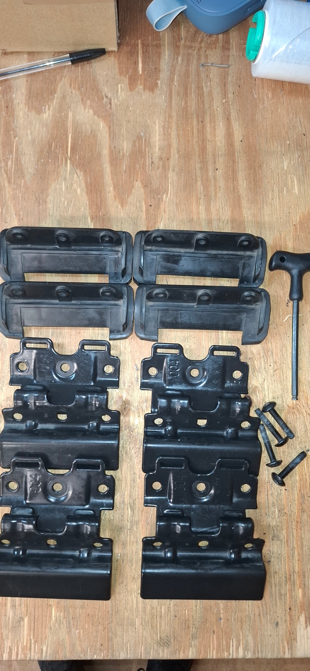 Thule 4080 Fitting Kit LANDROVER Discovery Mk V 2017- Used