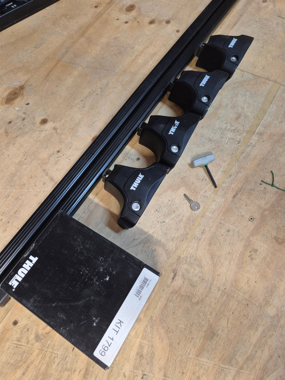 Thule Roof Bars for Jeep Cherokee 2014- Normal Roof ( 1799 - 754 - 762)