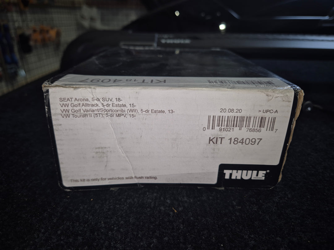 Thule Wingbar Edge Black set for VW Golf Estate 2013 onward Used