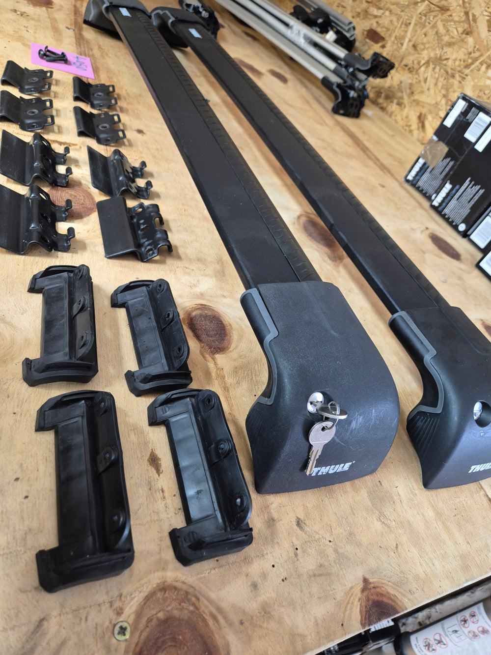 Thule Roof Bar set ( 4050 & 9592B) for Porsche Macan 2014 onward