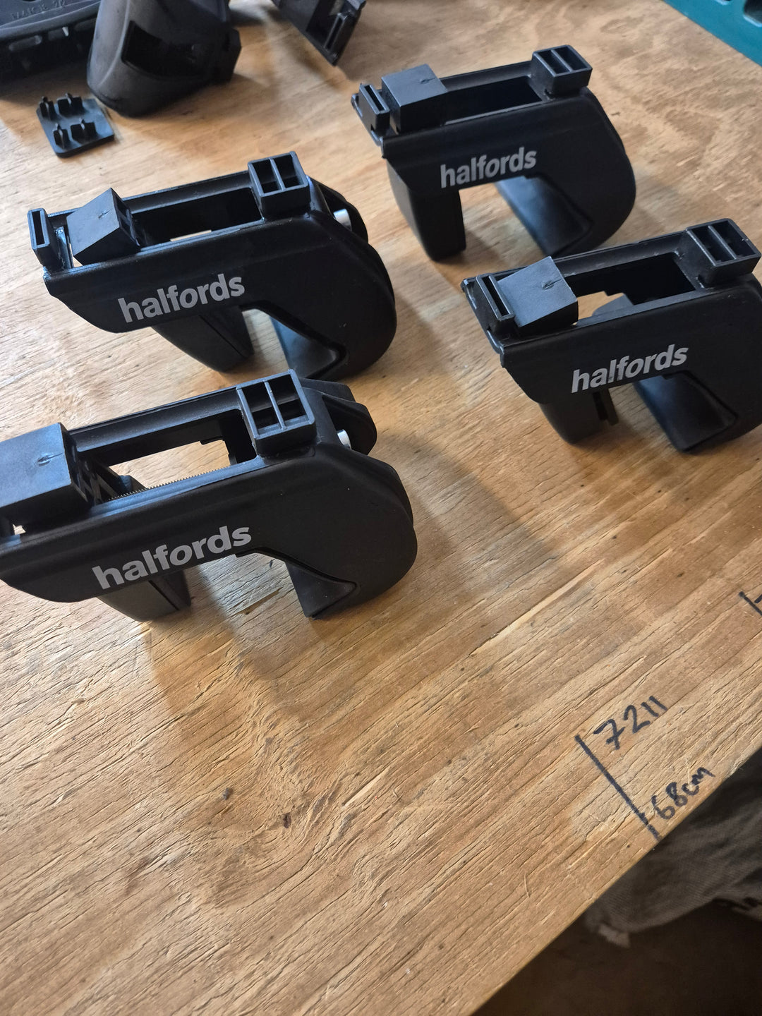 Halfords Raised Rail roof Bar spare feet