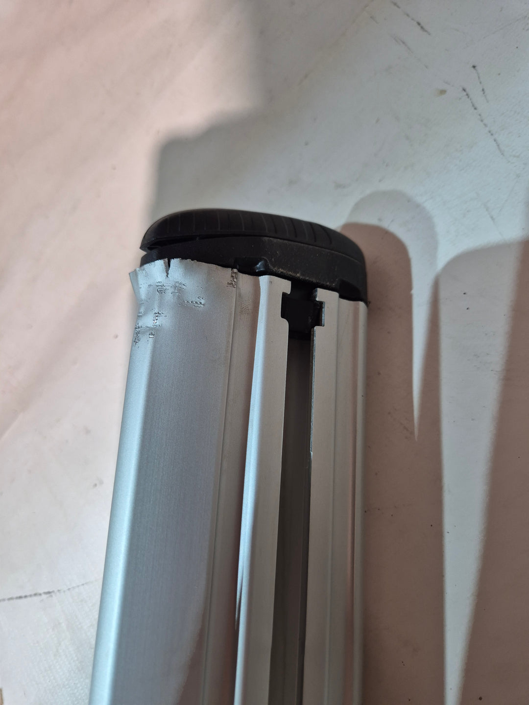 Thule Wingbar Evo 711400 (135cm ) single bar - Damaged