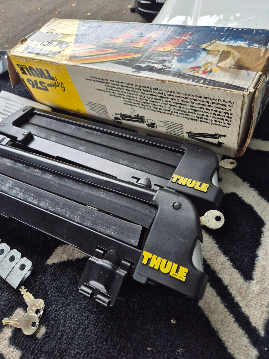 Thule 576 Ski carrier for square bars used