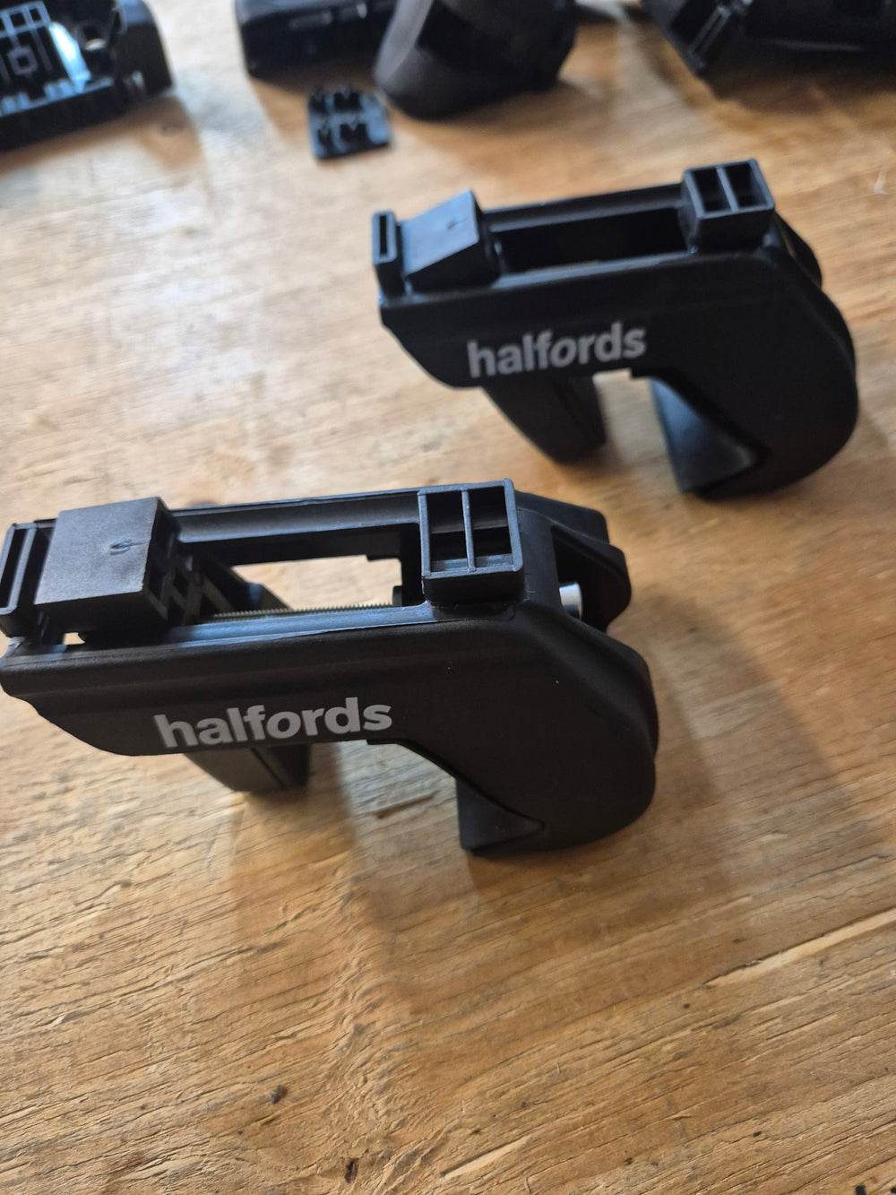 Halfords Raised Rail roof Bar spare feet