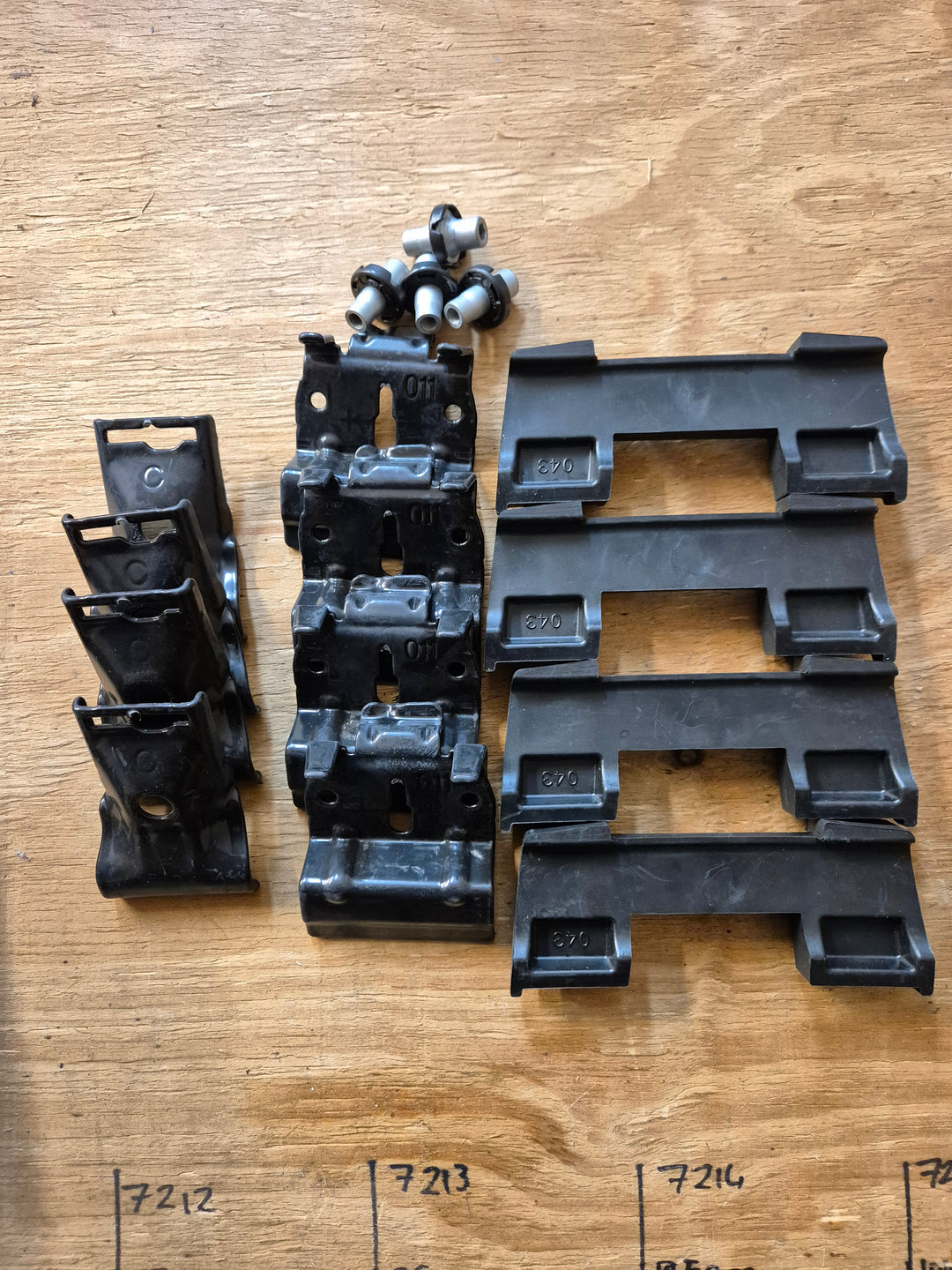 Thule 6040 Fitting Kit - PEUGEOT 3008, 5-dr SUV, 17- & Others - Used (186040)