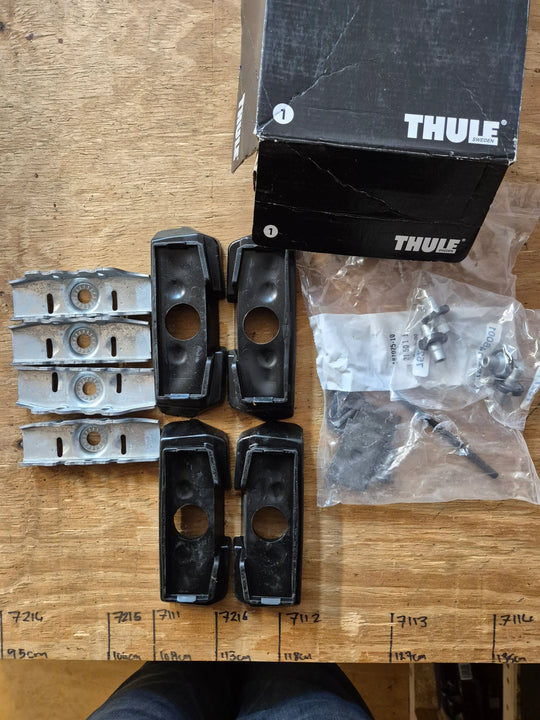 Thule Fitting Kit 7025- LAND ROVER Discovery Mk III, 5-dr SUV 04-09, T-Profile - Used