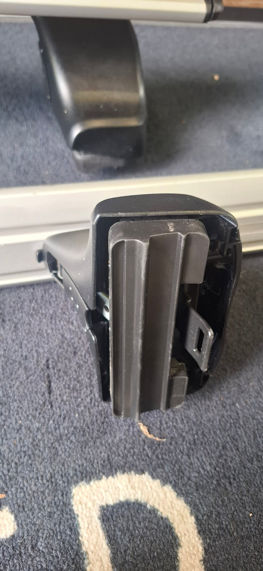 Thule Roof Bar set for NISSAN Elgrand E52 (1628-754-711420) - Very Rare Used
