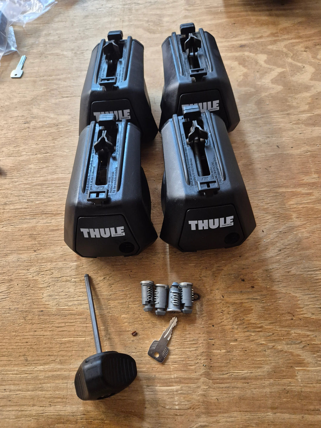 Thule 7104 Footpack ( Raised Rails)