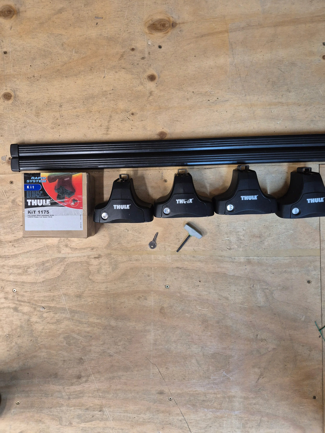 Thule Roof Bars for FIAT punto 94 - 98 & Lancia Kappa 95 -00 saloon ( 1175 - 7122 - 754)