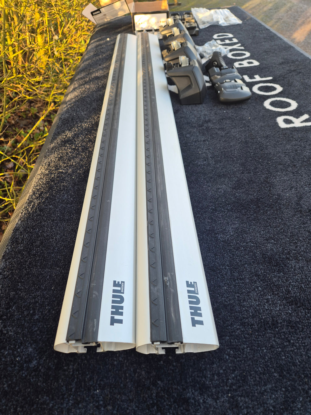 Thule Roof Bar Set for HYUNDAI i40 5-dr Estate 2011-2019 - Fixed Points (Wingbar Evo)